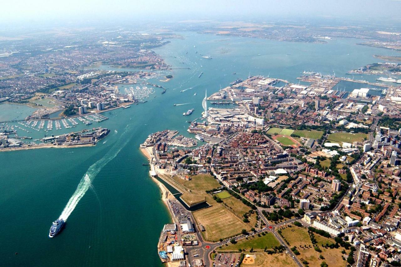 City Centre Apartment Portsmouth Extérieur photo